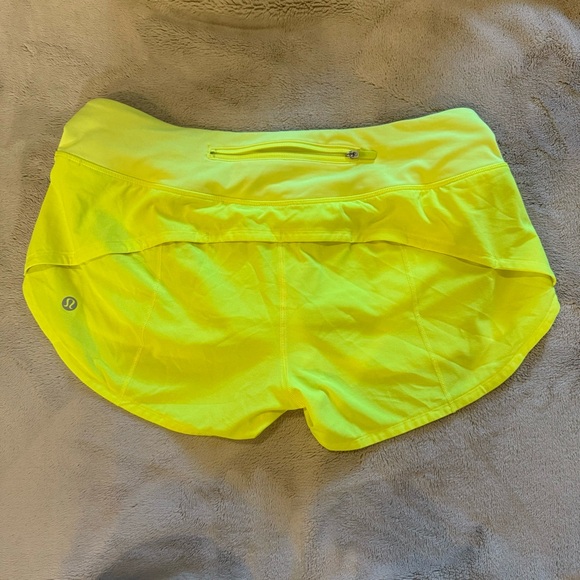 Lululemon Speed Up Yellow Short 2.5" - Picture 3 of 7